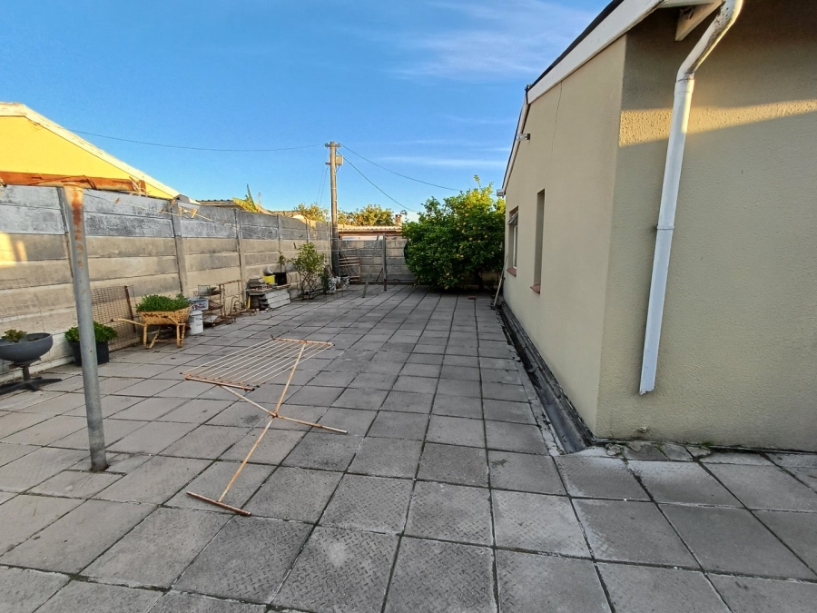 3 Bedroom Property for Sale in Bishop Lavis Western Cape
